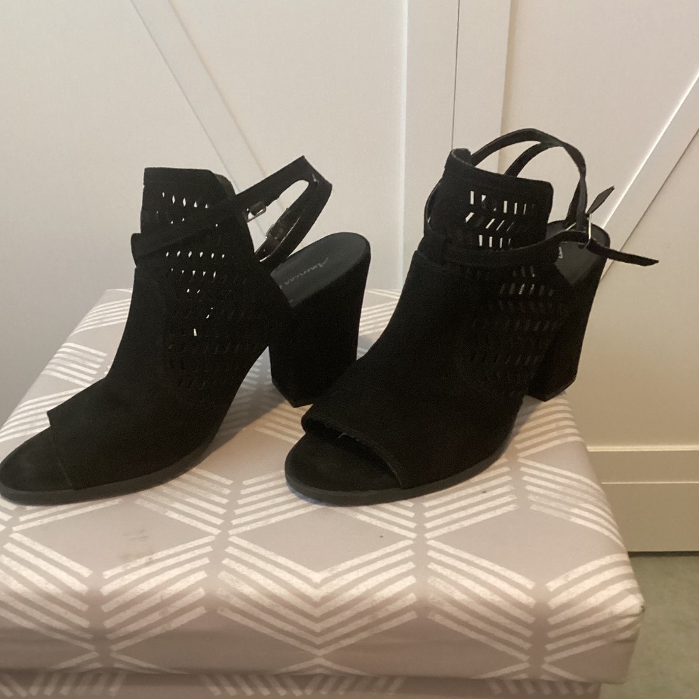 American Eagle scrappy shoes with peek a boo toe